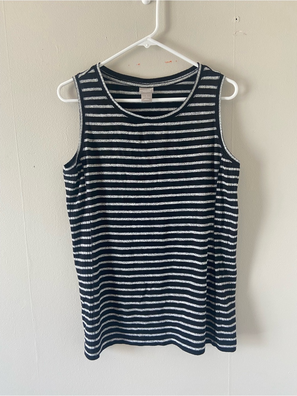 Chicos zenergy soft essentials striped tank sleeveless top size 1 medium b&w